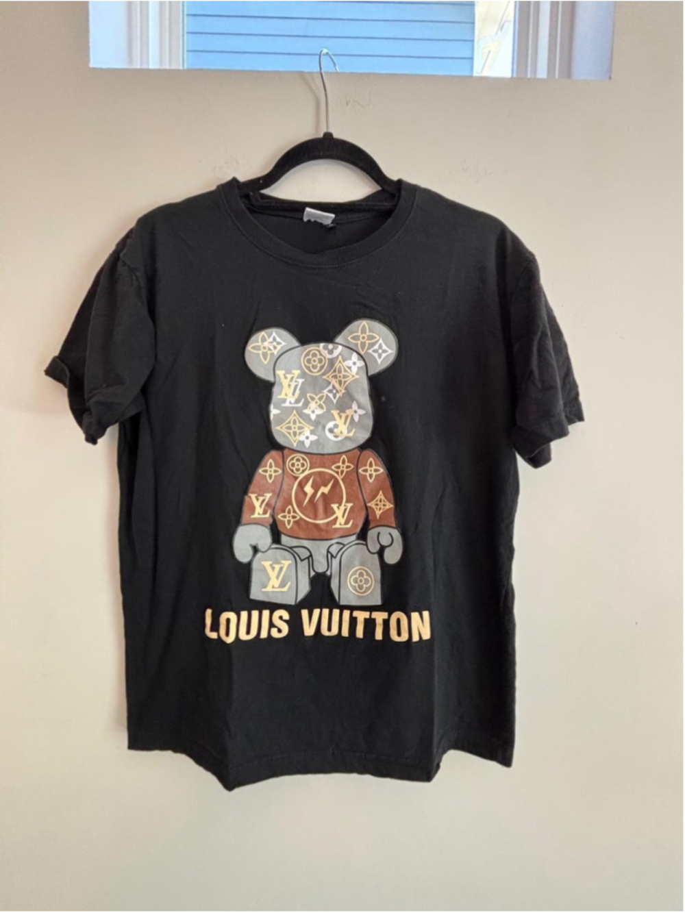 Men's Unbranded Graphic Bear T-Shirt, Size M, Black and Gold #1010